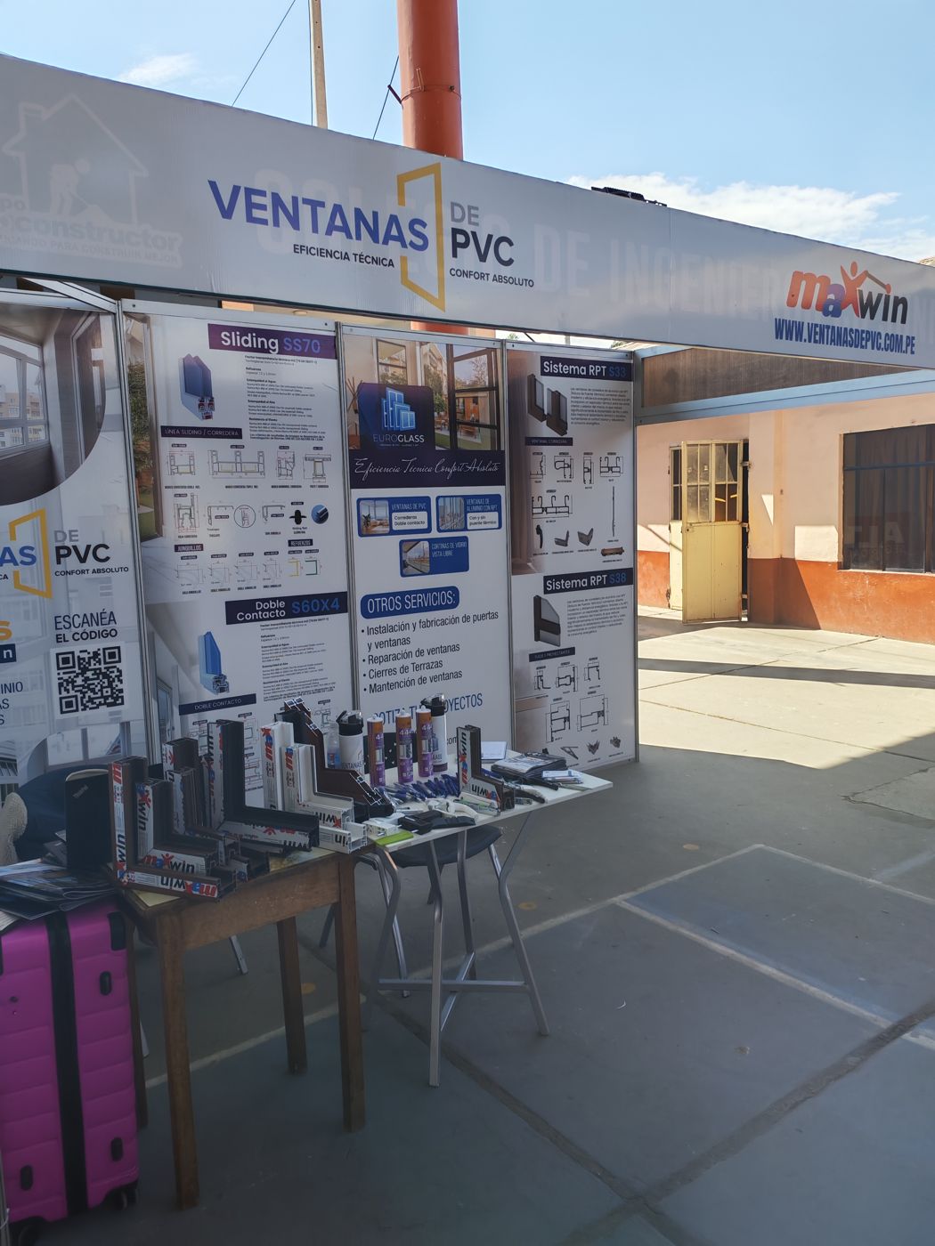 Perfiles de PVC Maxwin en exhibición